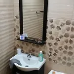 Kate's & Kallia's House דירה קפלוס