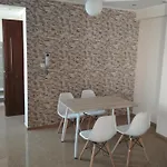 Kate's & Kallia's House דירה