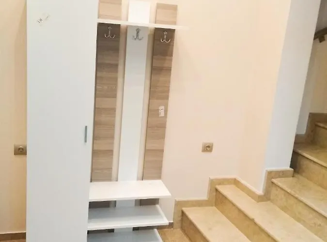 公寓 Kate's & Kallia's House *